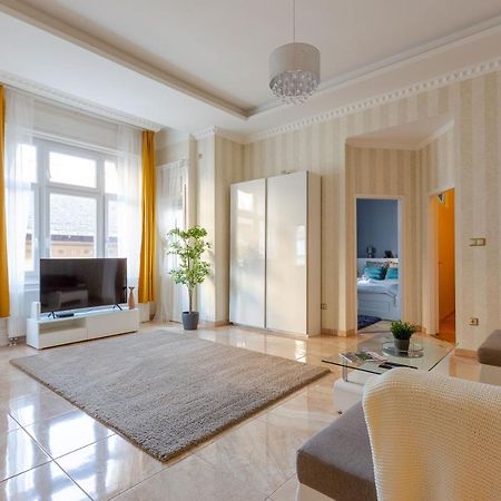 Luxury Downtown Home By Anna Boedapest Buitenkant foto