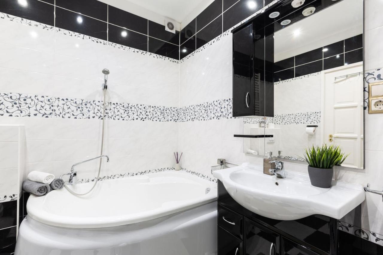 Luxury Downtown Home By Anna Boedapest Buitenkant foto