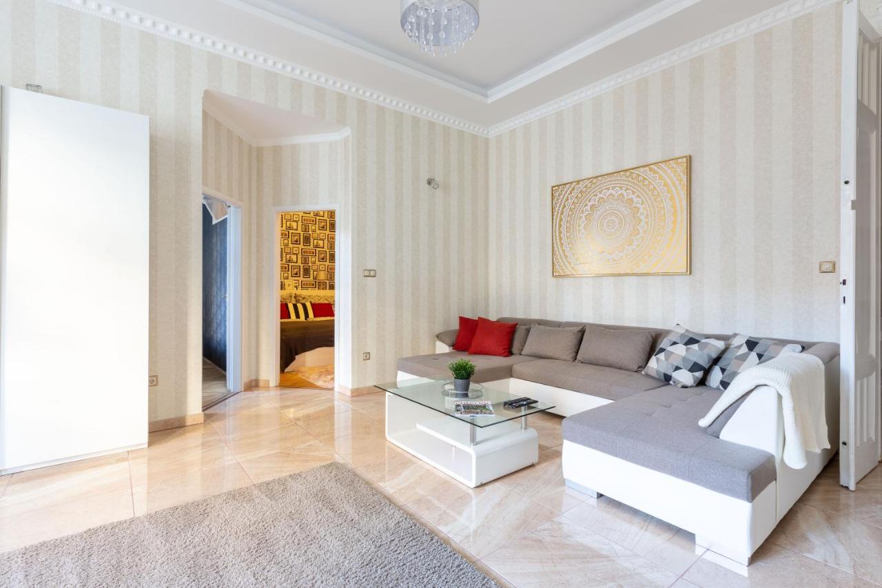 Luxury Downtown Home By Anna Boedapest Buitenkant foto