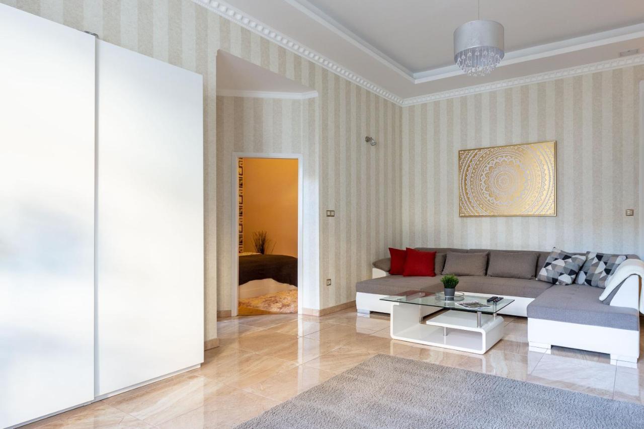 Luxury Downtown Home By Anna Boedapest Buitenkant foto