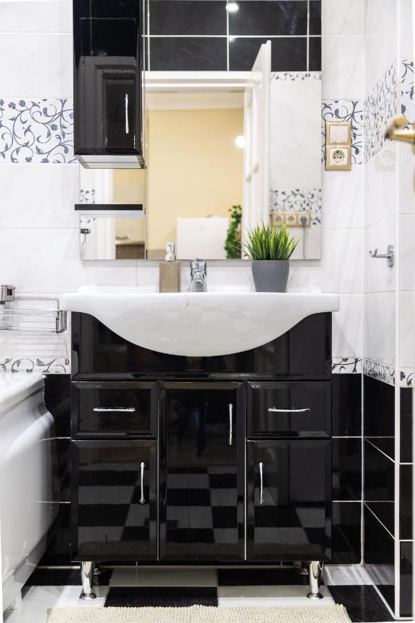 Luxury Downtown Home By Anna Boedapest Buitenkant foto