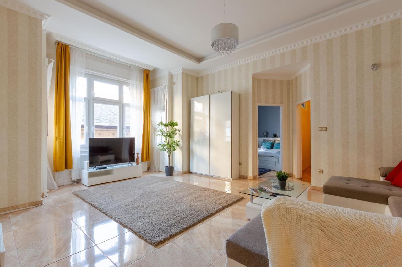 Luxury Downtown Home By Anna Boedapest Buitenkant foto