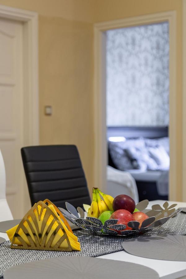 Luxury Downtown Home By Anna Boedapest Buitenkant foto
