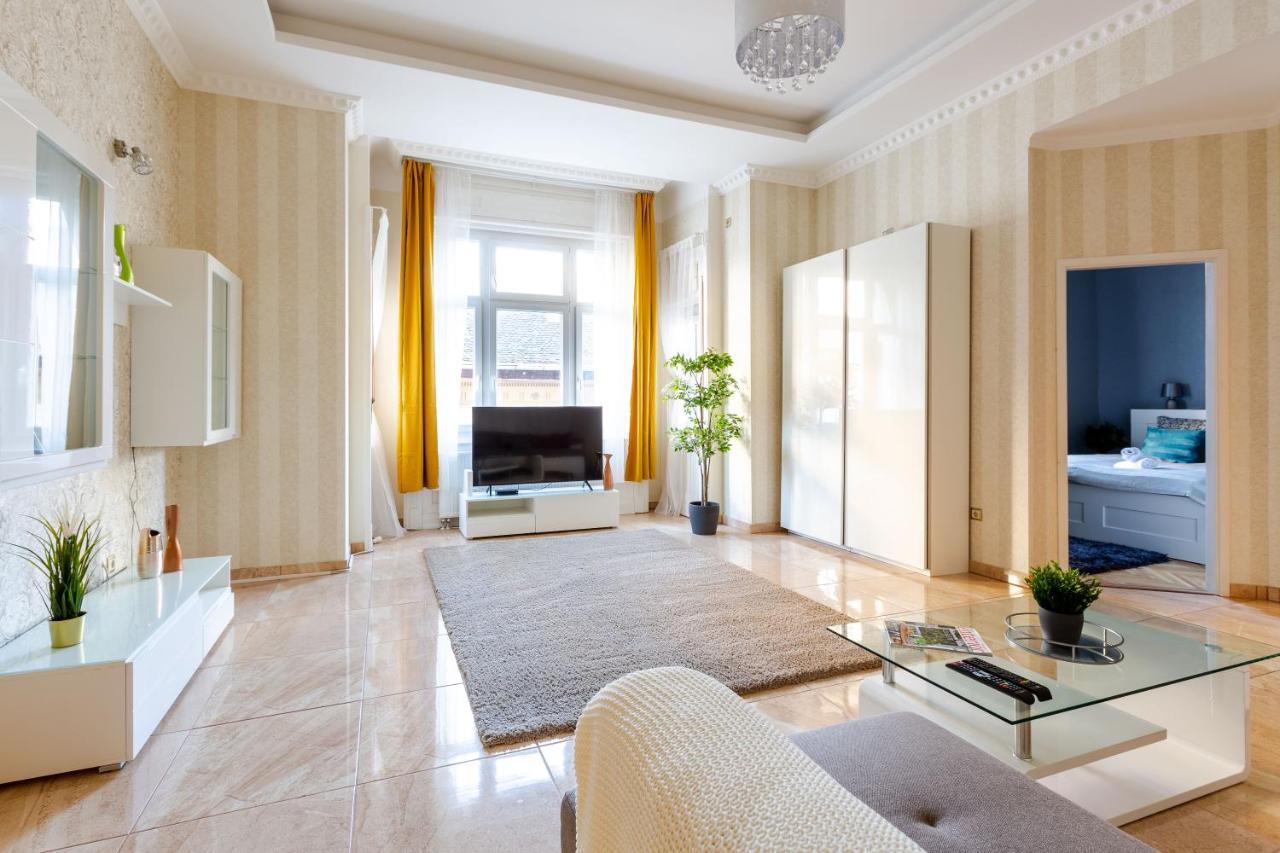 Luxury Downtown Home By Anna Boedapest Buitenkant foto