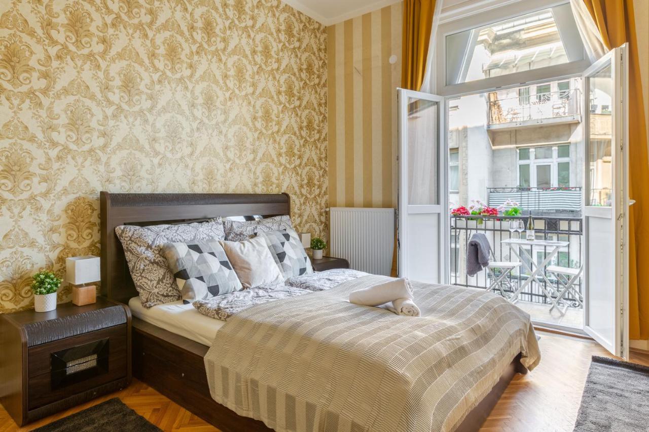 Luxury Downtown Home By Anna Boedapest Buitenkant foto