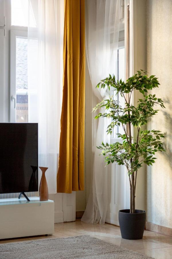 Luxury Downtown Home By Anna Boedapest Buitenkant foto