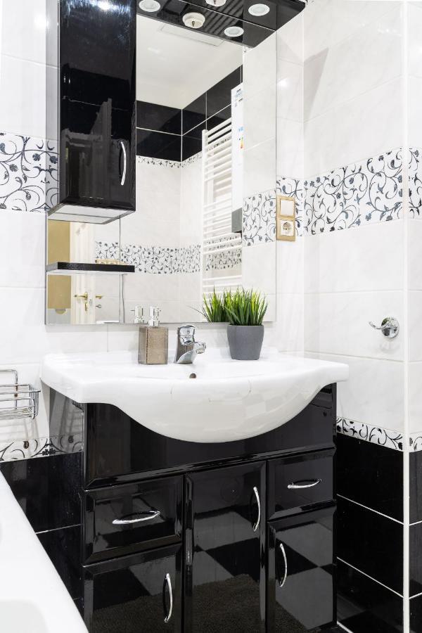 Luxury Downtown Home By Anna Boedapest Buitenkant foto